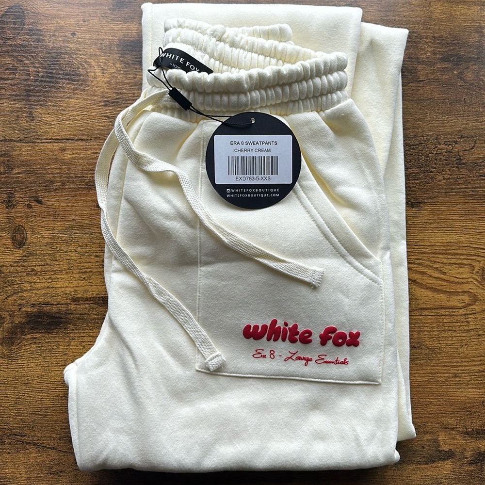 White Fox Boutique Era 8 Sweatpants - XXS in Cherry Cream